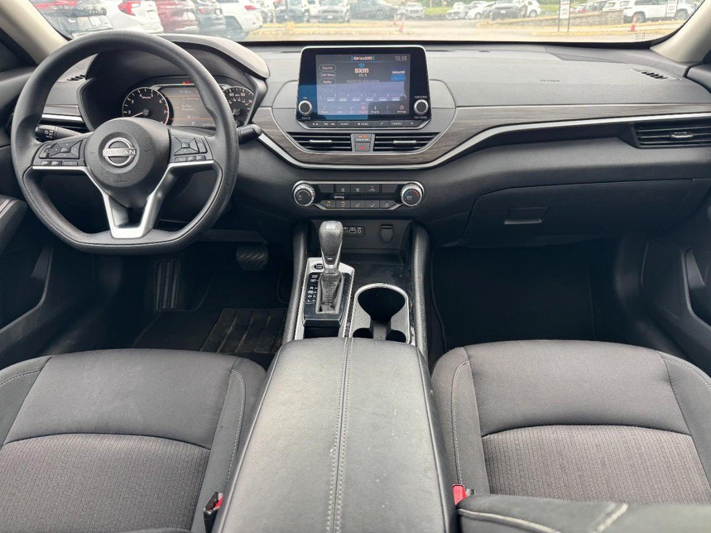 Used 2024 Nissan Altima 2.5 SV FWD image 11