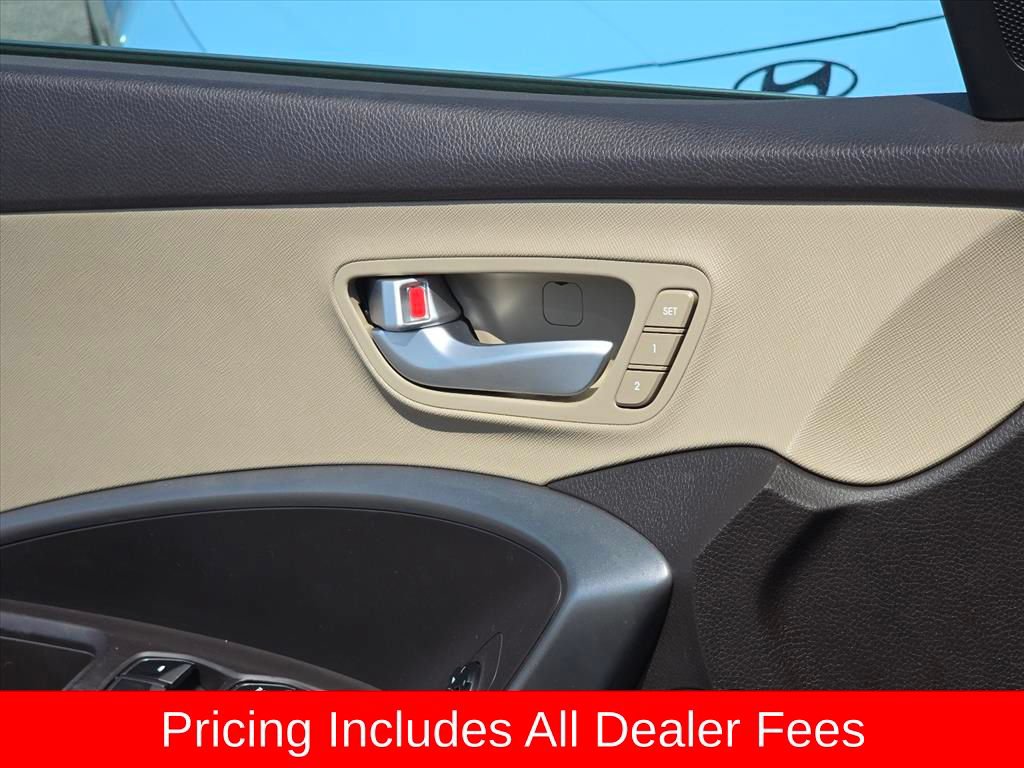 Used 2015 Hyundai Santa Fe Limited w/ Option Group 04 FWD image 17