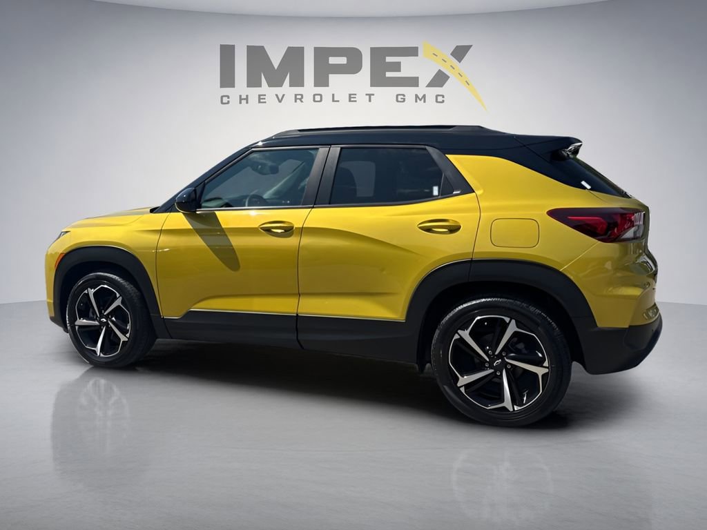 Used 2023 Chevrolet TrailBlazer RS w/ Sun and Liftgate Package FWD image 2