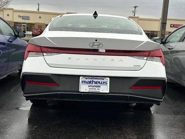 Used 2025 Hyundai Elantra Blue image 5