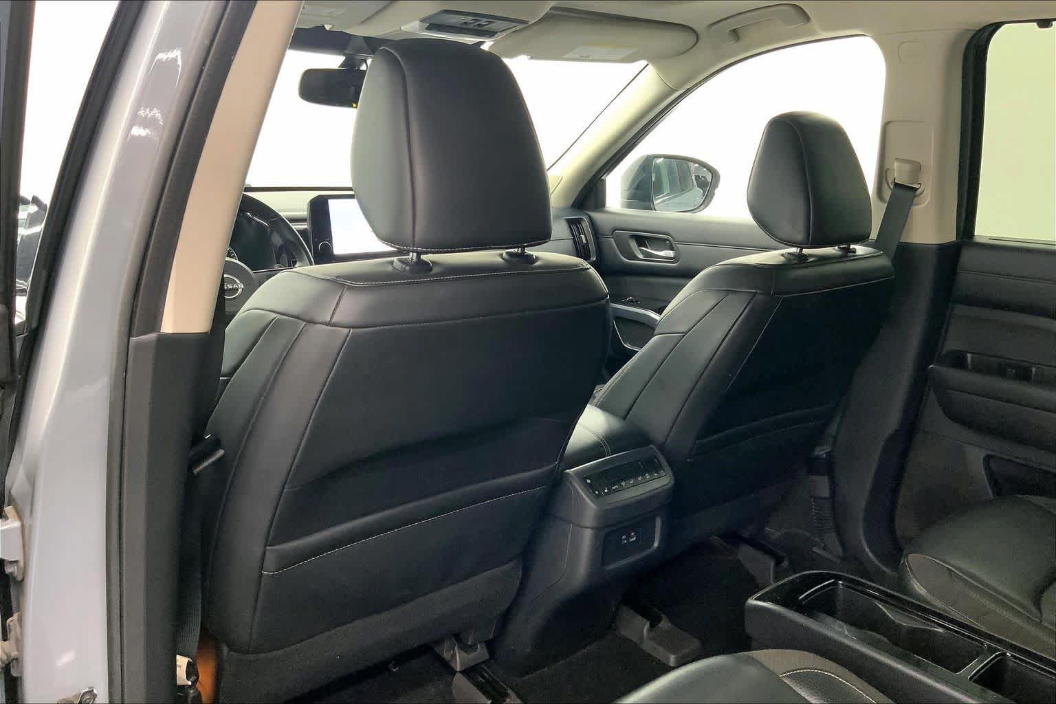 Used 2022 Nissan Pathfinder SL w/ SL Premium Package FWD image 16