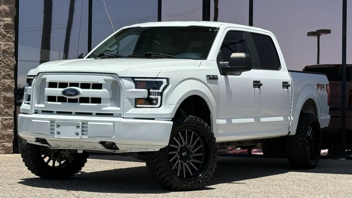 Used 2017 Ford F150 XL w/ Equipment Group 101A Mid AWD/4WD image 2