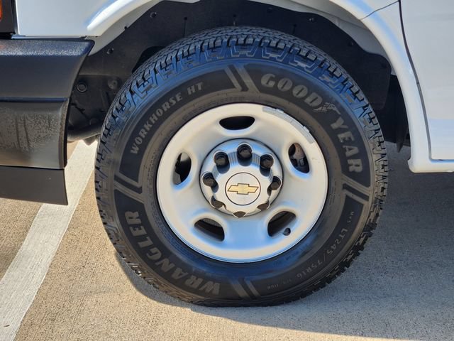 Used 2025 Chevrolet Express 3500 LS RWD image 17
