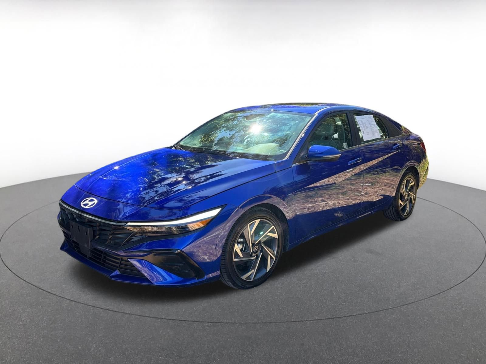 Used 2025 Hyundai Elantra Limited image 4