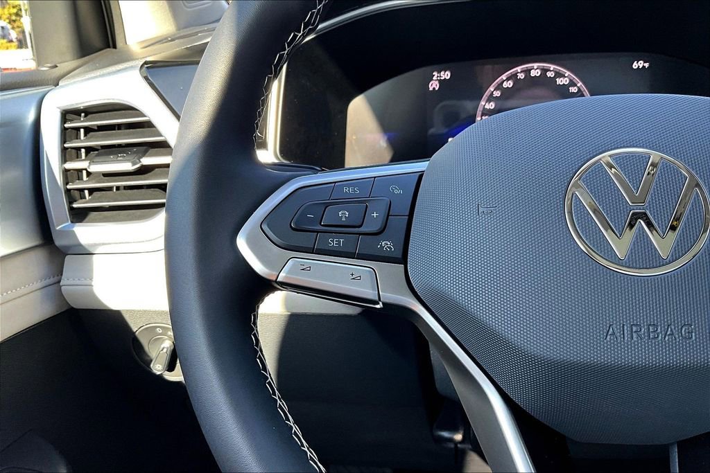 New 2026 Volkswagen Taos SE image 8