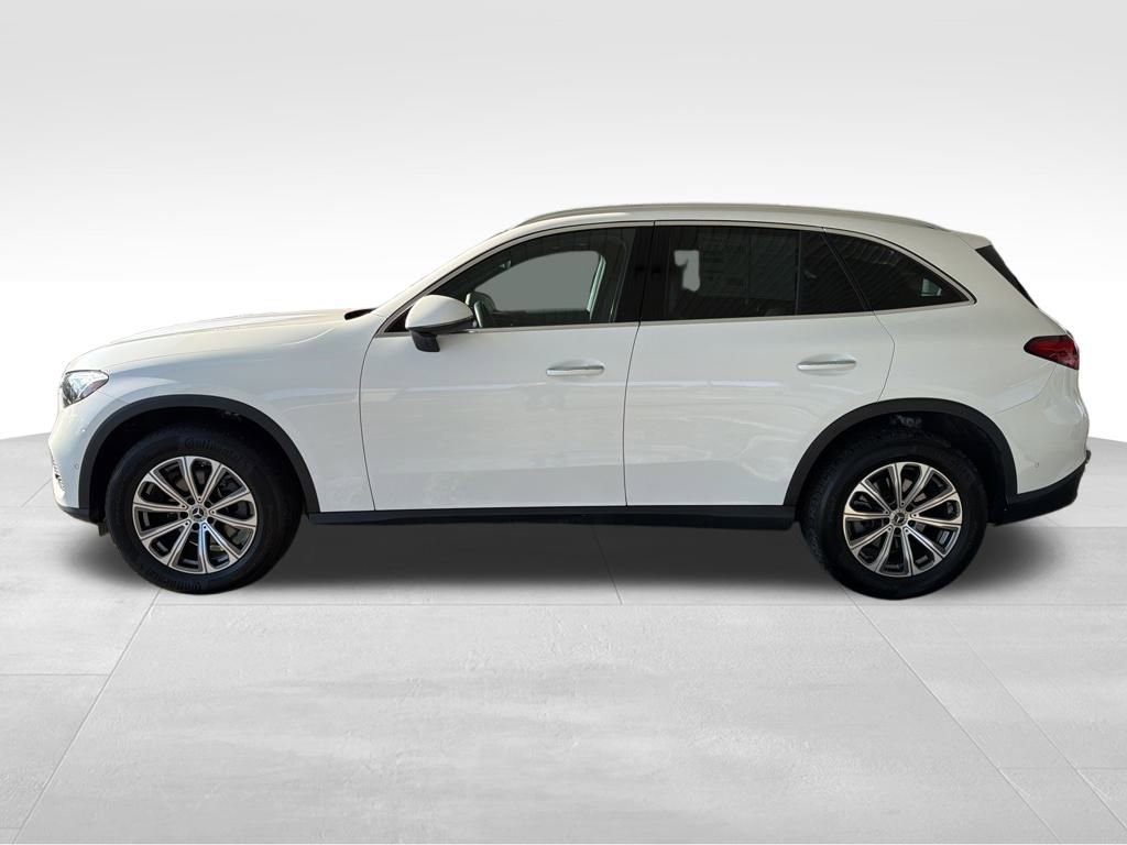 Used 2024 Mercedes-Benz GLC 300 4MATIC image 2