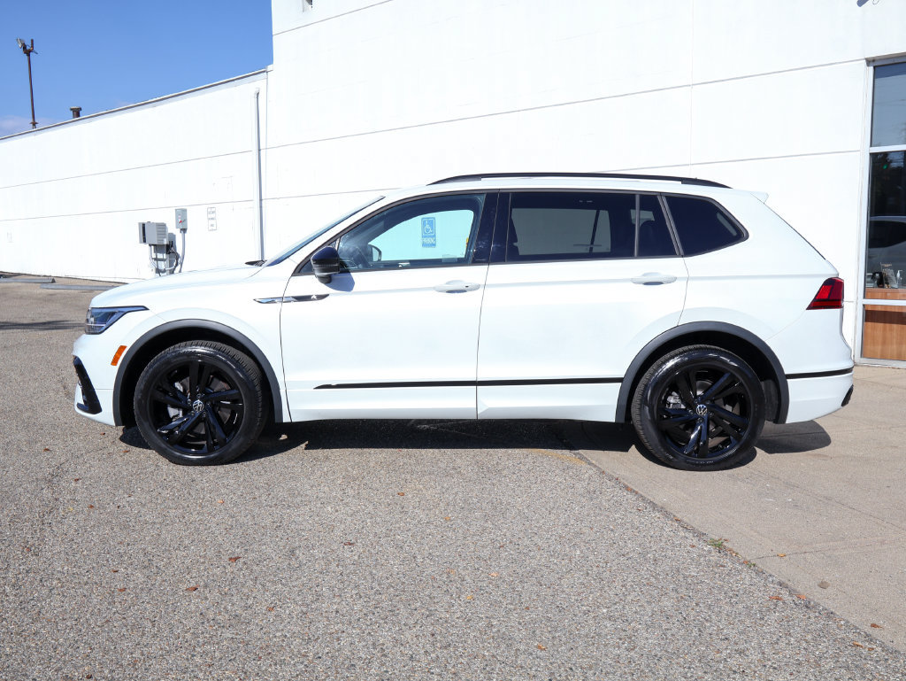 Used 2024 Volkswagen Tiguan SE R-Line AWD/4WD image 2