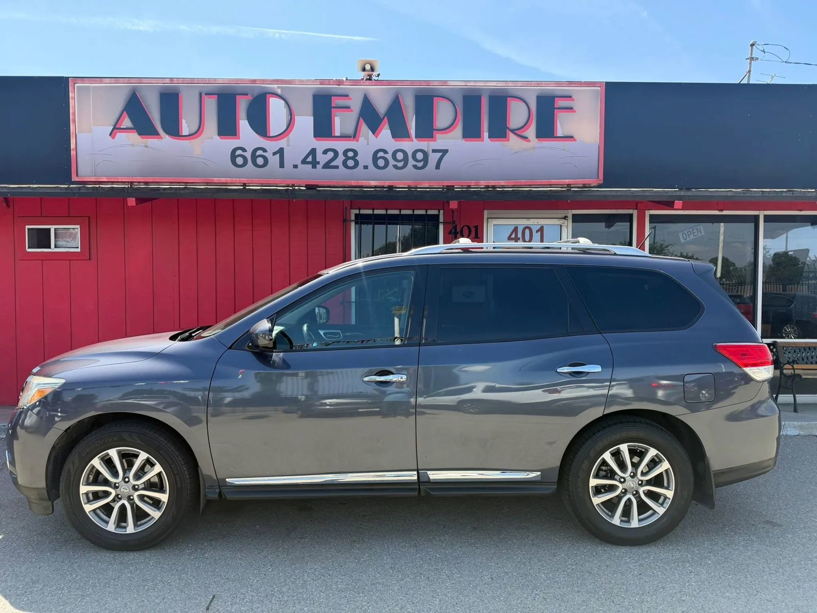Used 2014 Nissan Pathfinder SL w/ Cargo Package FWD image 1