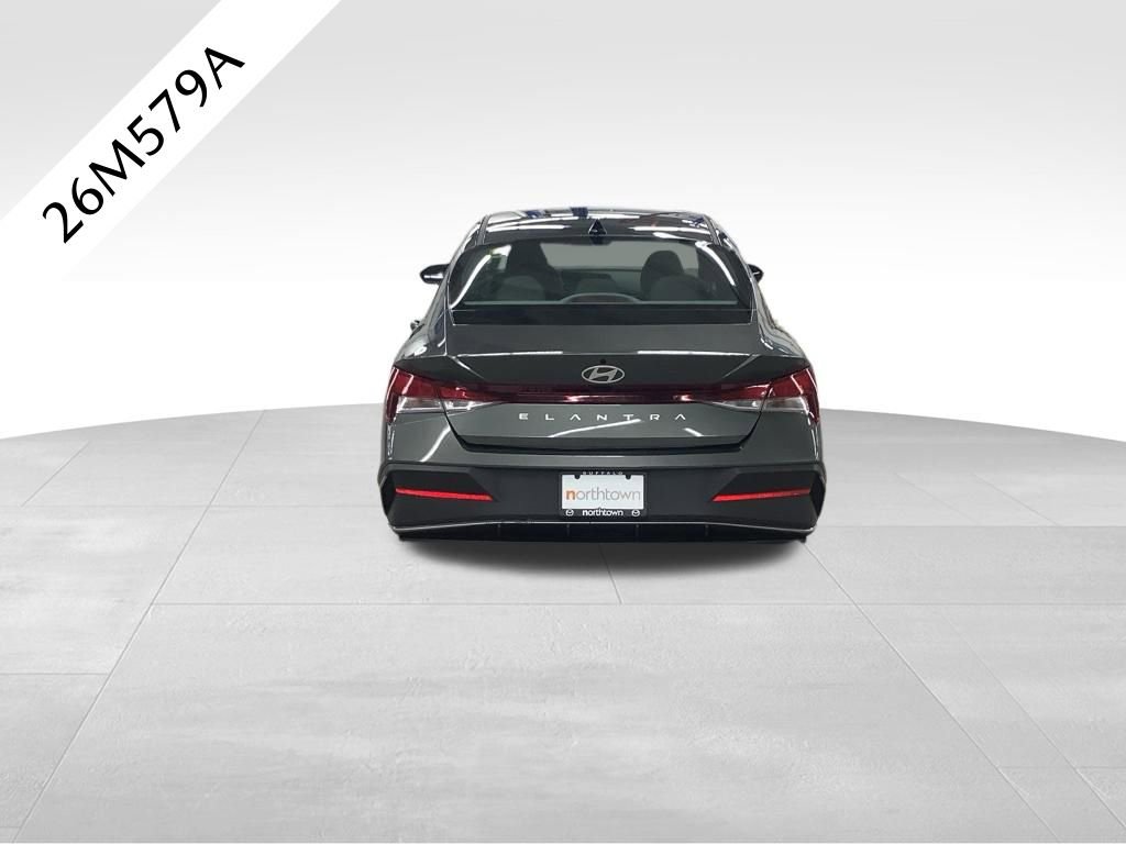Used 2024 Hyundai Elantra SE FWD image 25