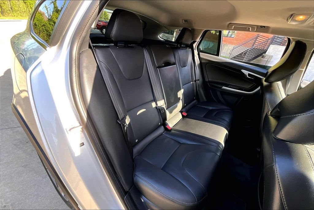 Used 2018 Volvo V60 T5 Cross Country AWD/4WD image 33