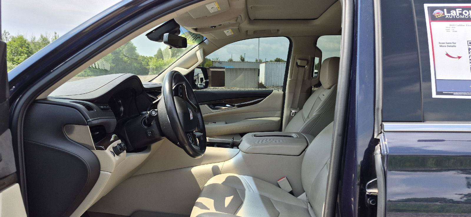 Used 2018 Cadillac Escalade Luxury AWD/4WD image 6