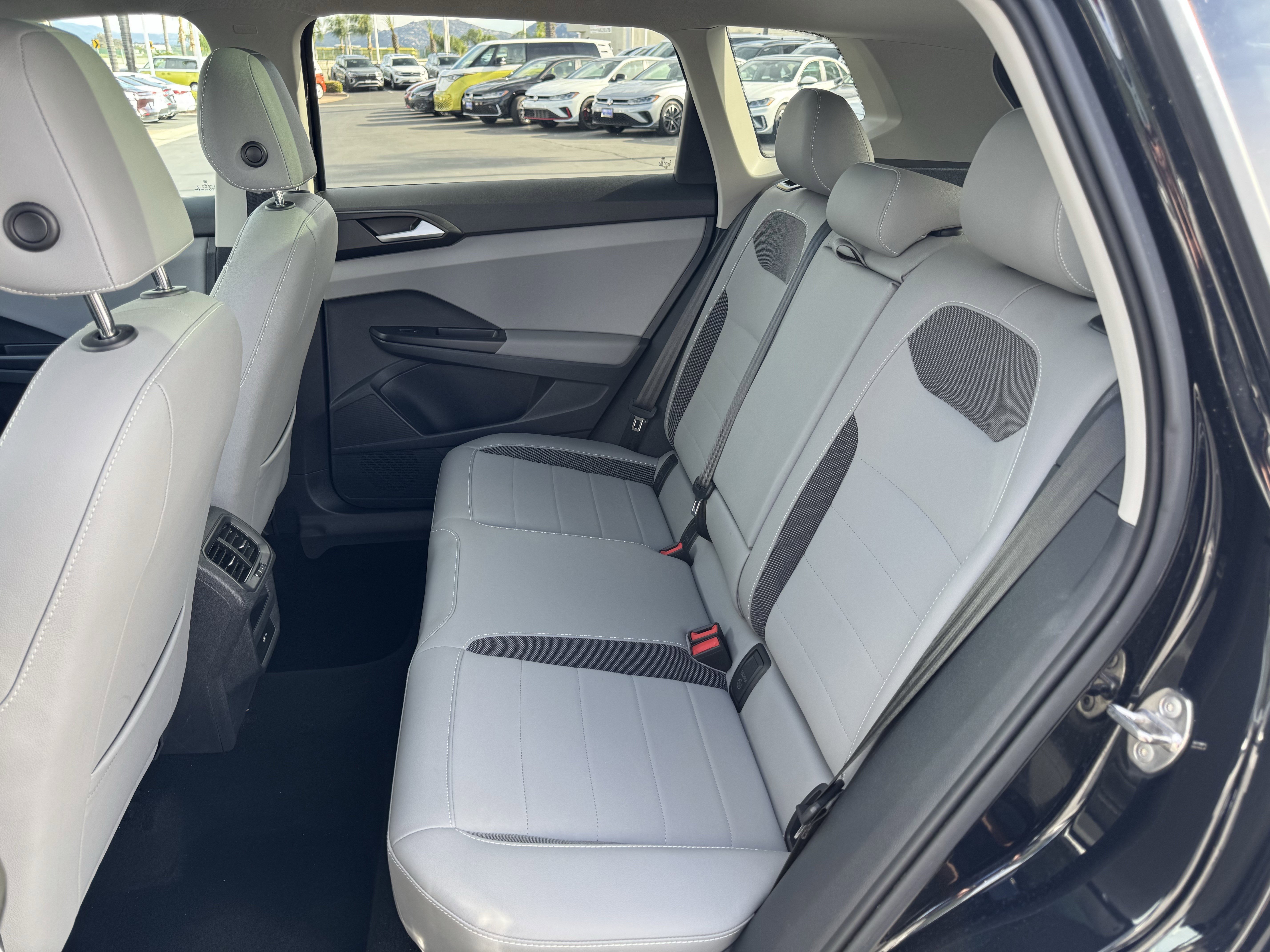 Certified 2023 Volkswagen Taos SE w/ Panoramic Sunroof Package image 35