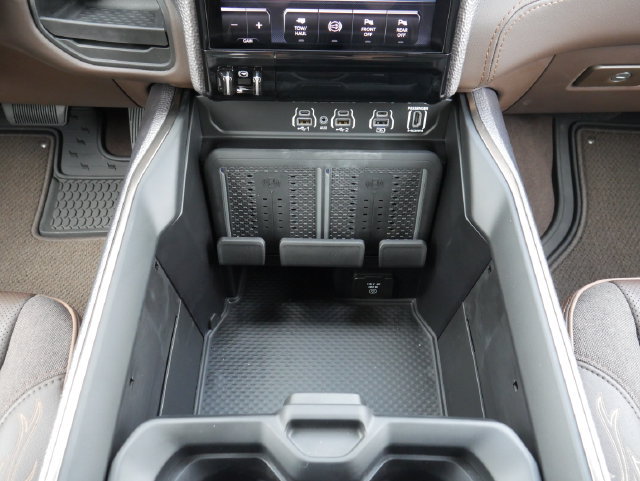 Used 2025 RAM 3500 Longhorn RWD image 26