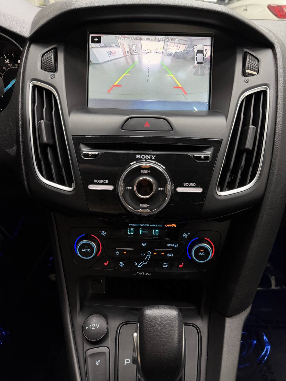 Used 2018 Ford Focus SEL w/ Cold Weather Package FWD image 28