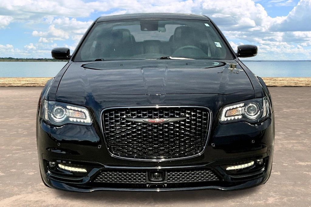 Used 2023 Chrysler 300 S w/ Comfort Group RWD image 2