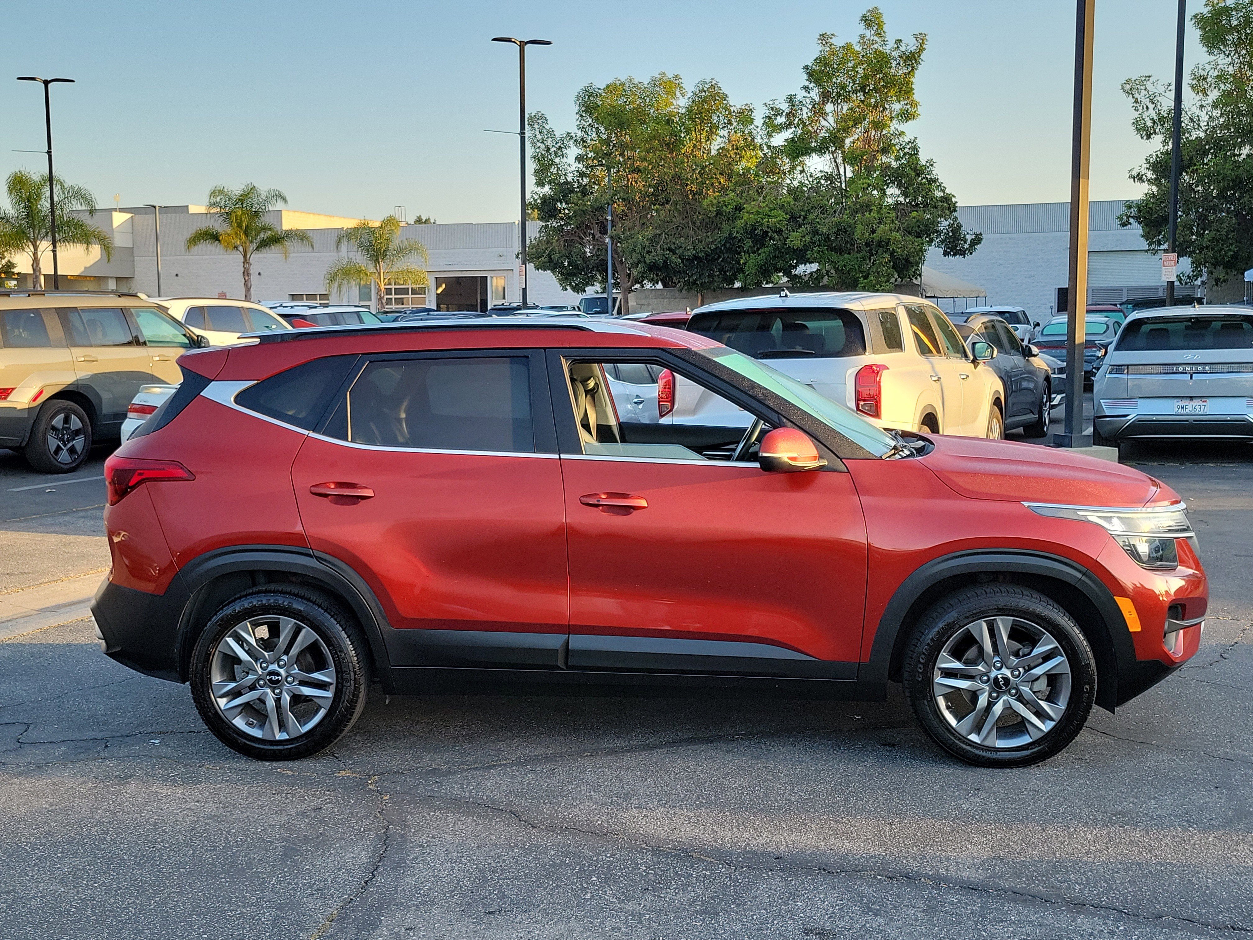 Used 2022 Kia Seltos S FWD image 5