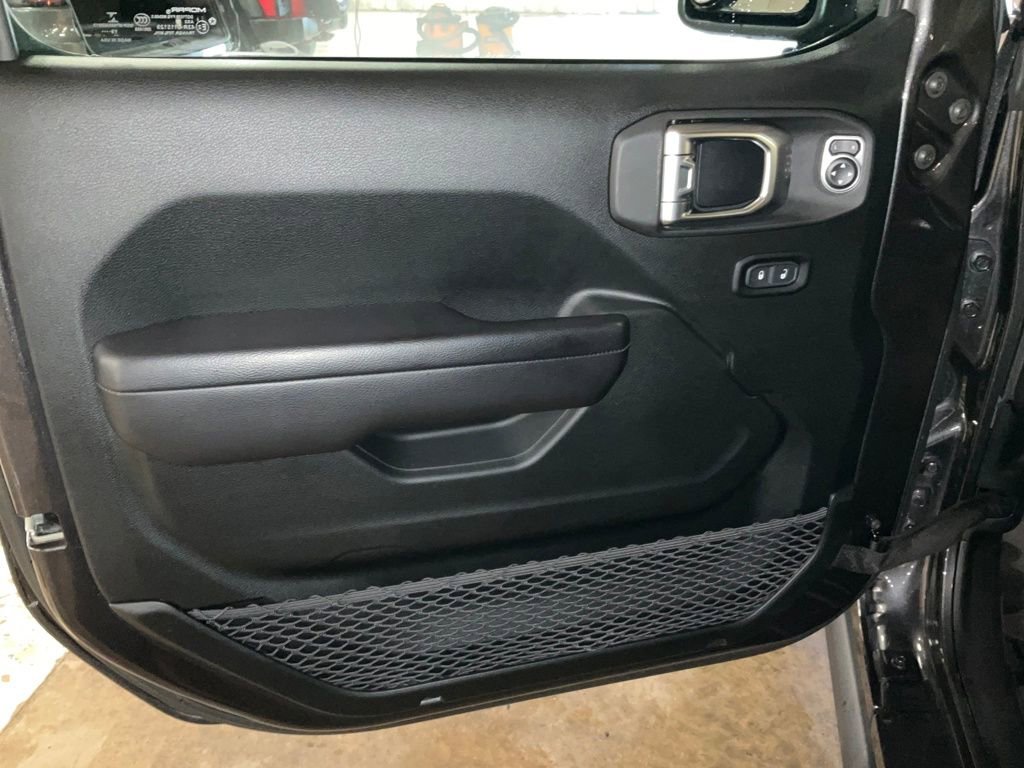 Used 2020 Jeep Gladiator Rubicon w/ Cold Weather Group image 11