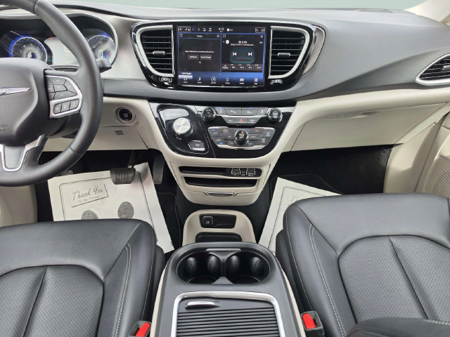 Used 2024 Chrysler Pacifica Touring-L FWD image 25