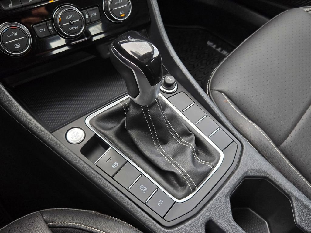 Used 2024 Volkswagen Jetta SE image 18