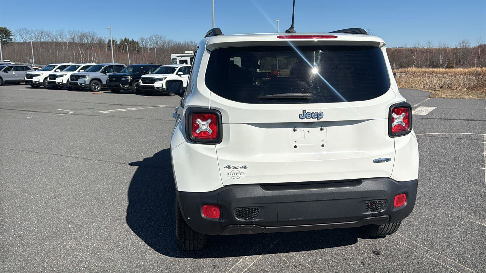 Used 2015 Jeep Renegade Latitude w/ Cold Weather Group image 9