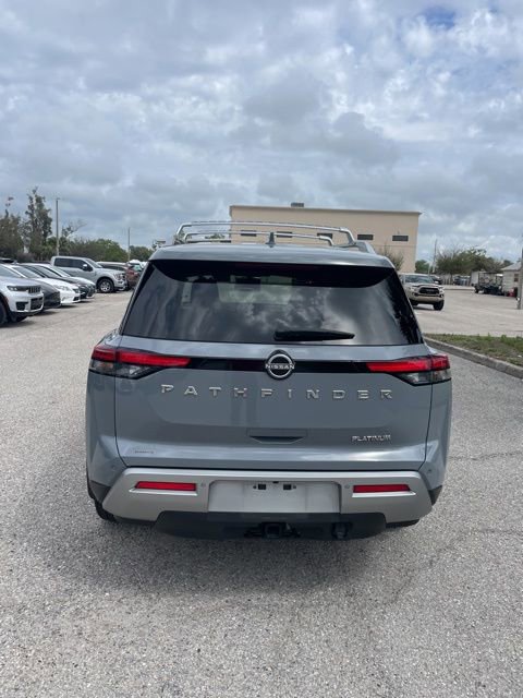 Used 2024 Nissan Pathfinder Platinum image 3