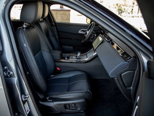 Used 2025 Land Rover Range Rover Velar Dynamic SE image 27