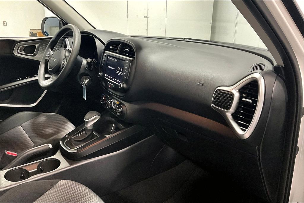 Used 2025 Kia Soul LX image 19