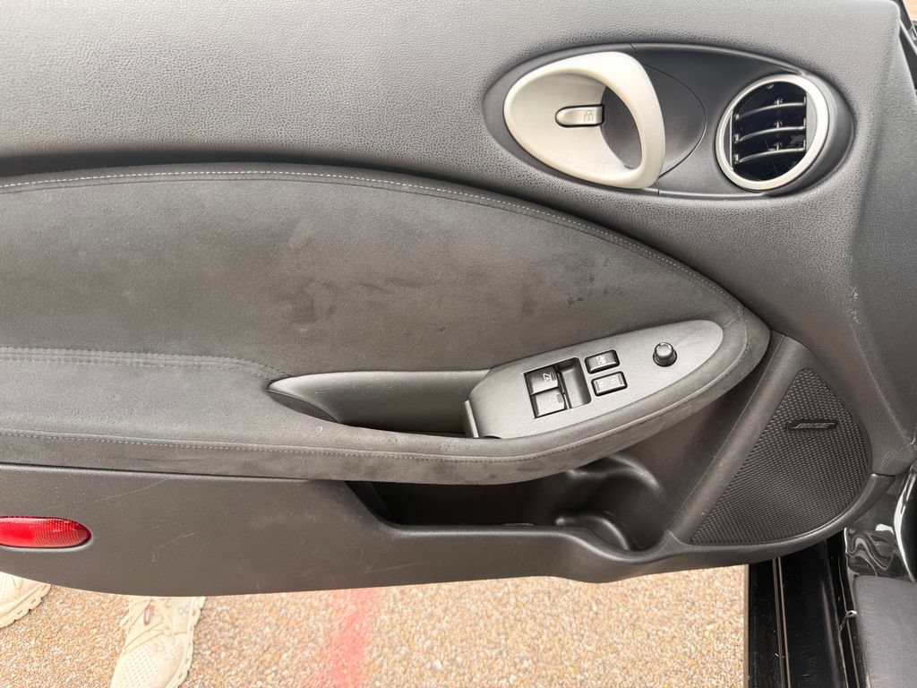 Used 2011 Nissan 370Z Touring RWD image 19