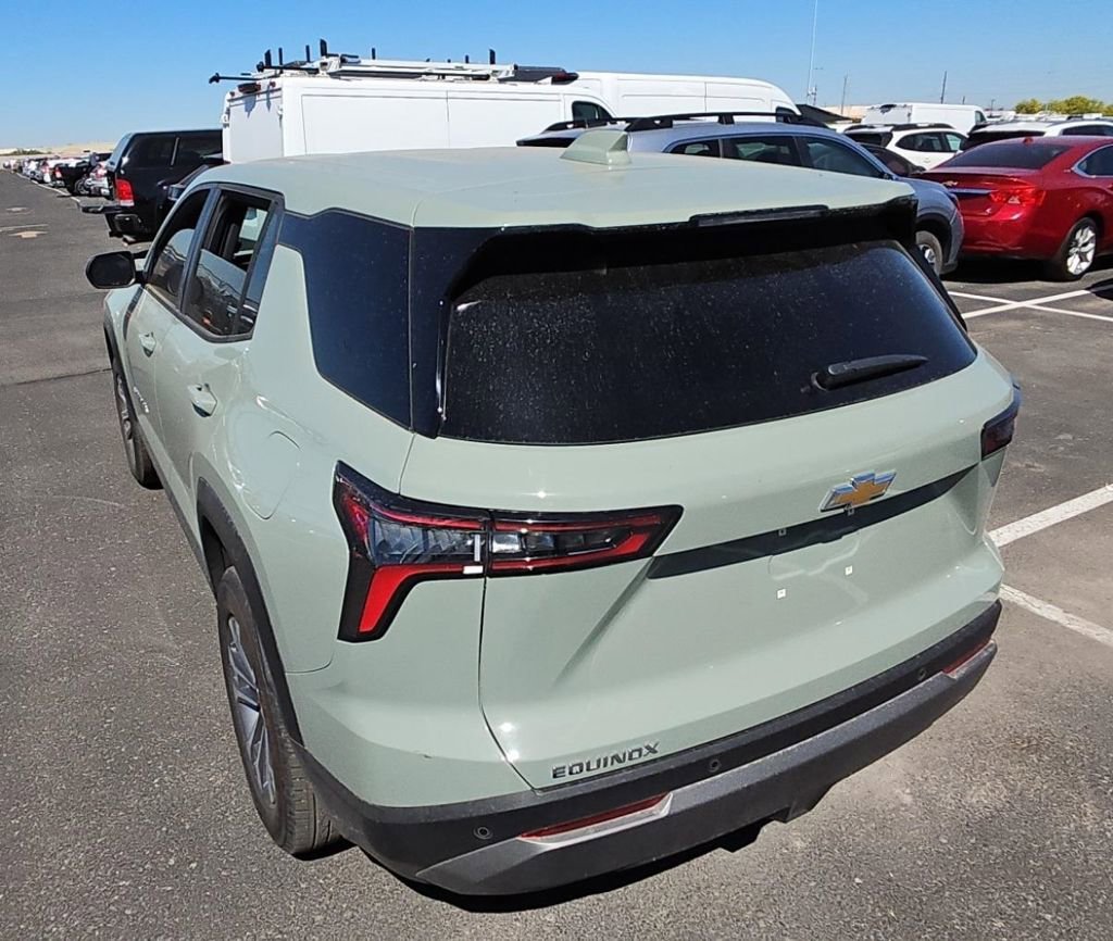 Used 2026 Chevrolet Equinox LT image 4