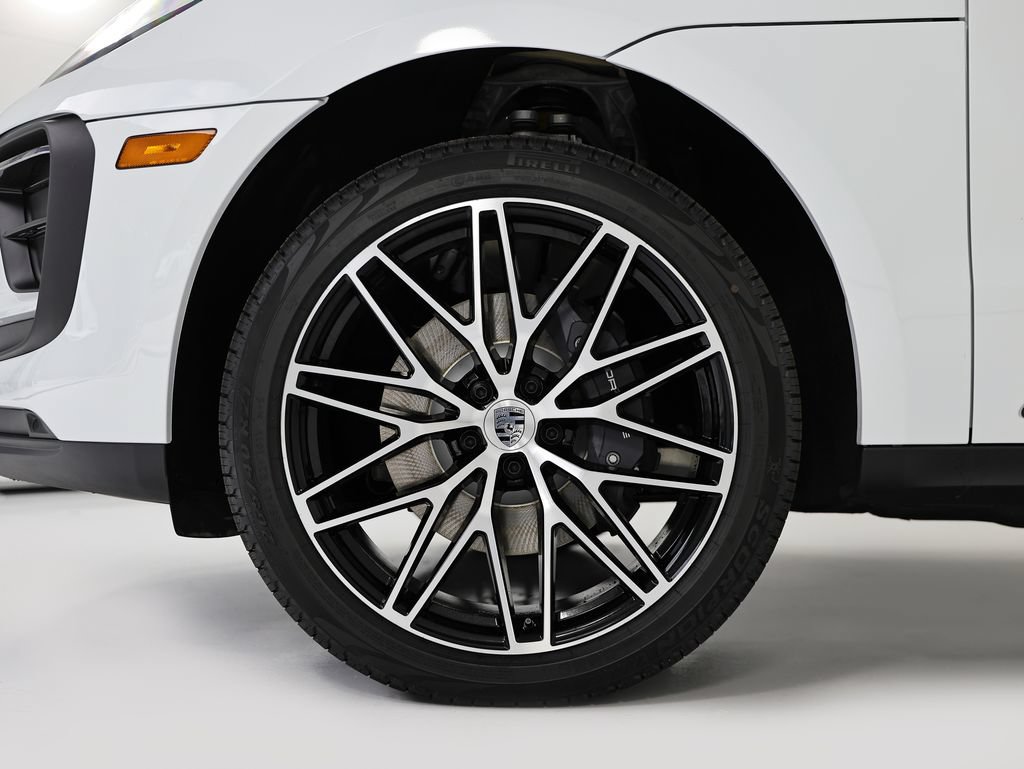 New 2026 Porsche Macan AWD/4WD image 13
