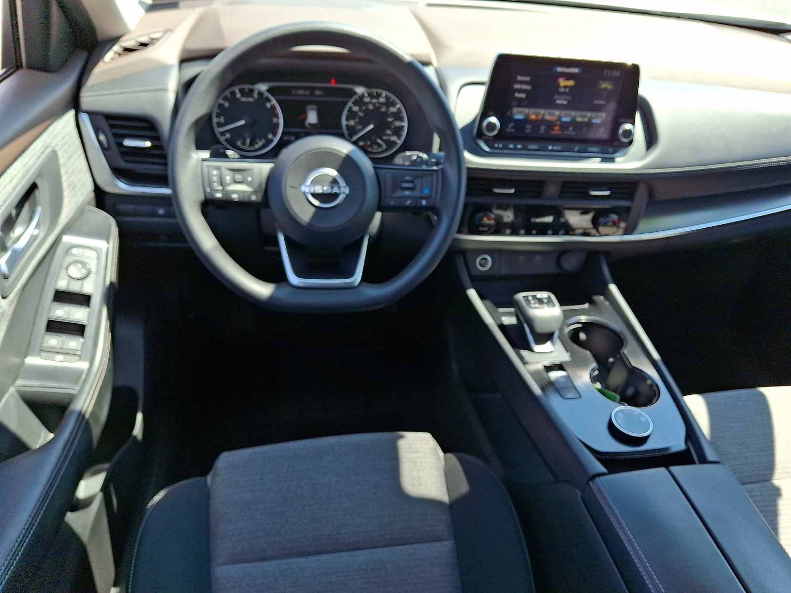 Used 2023 Nissan Rogue SV AWD/4WD image 11
