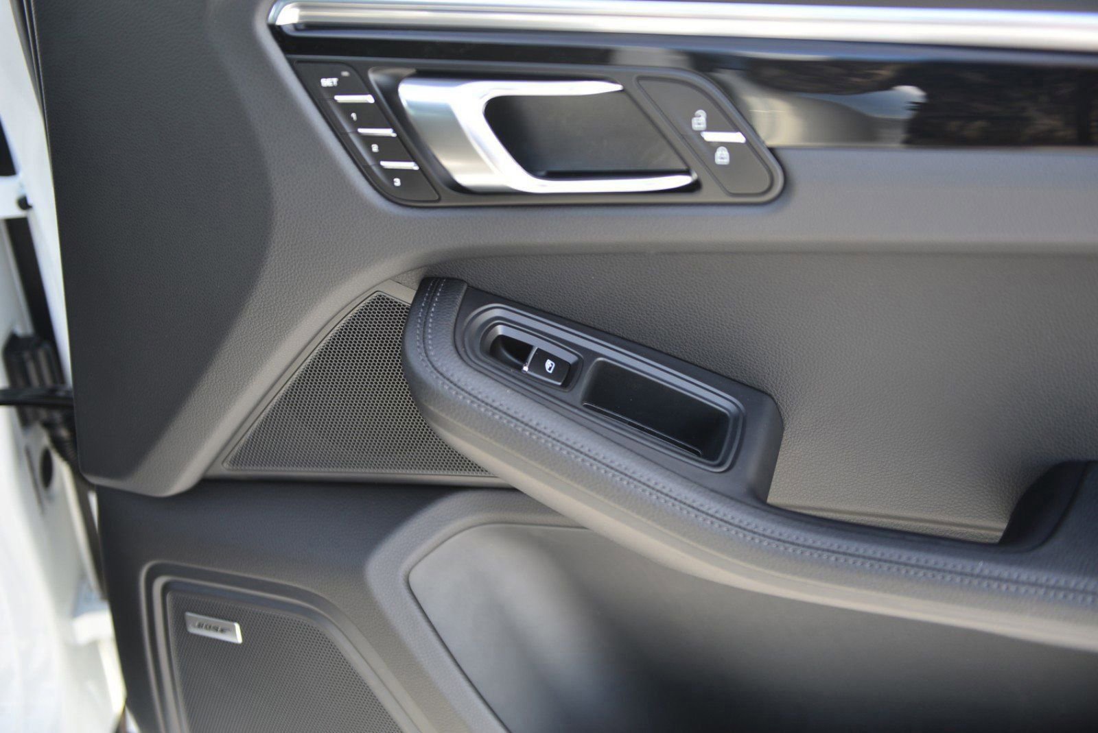 Used 2025 Porsche Macan image 23