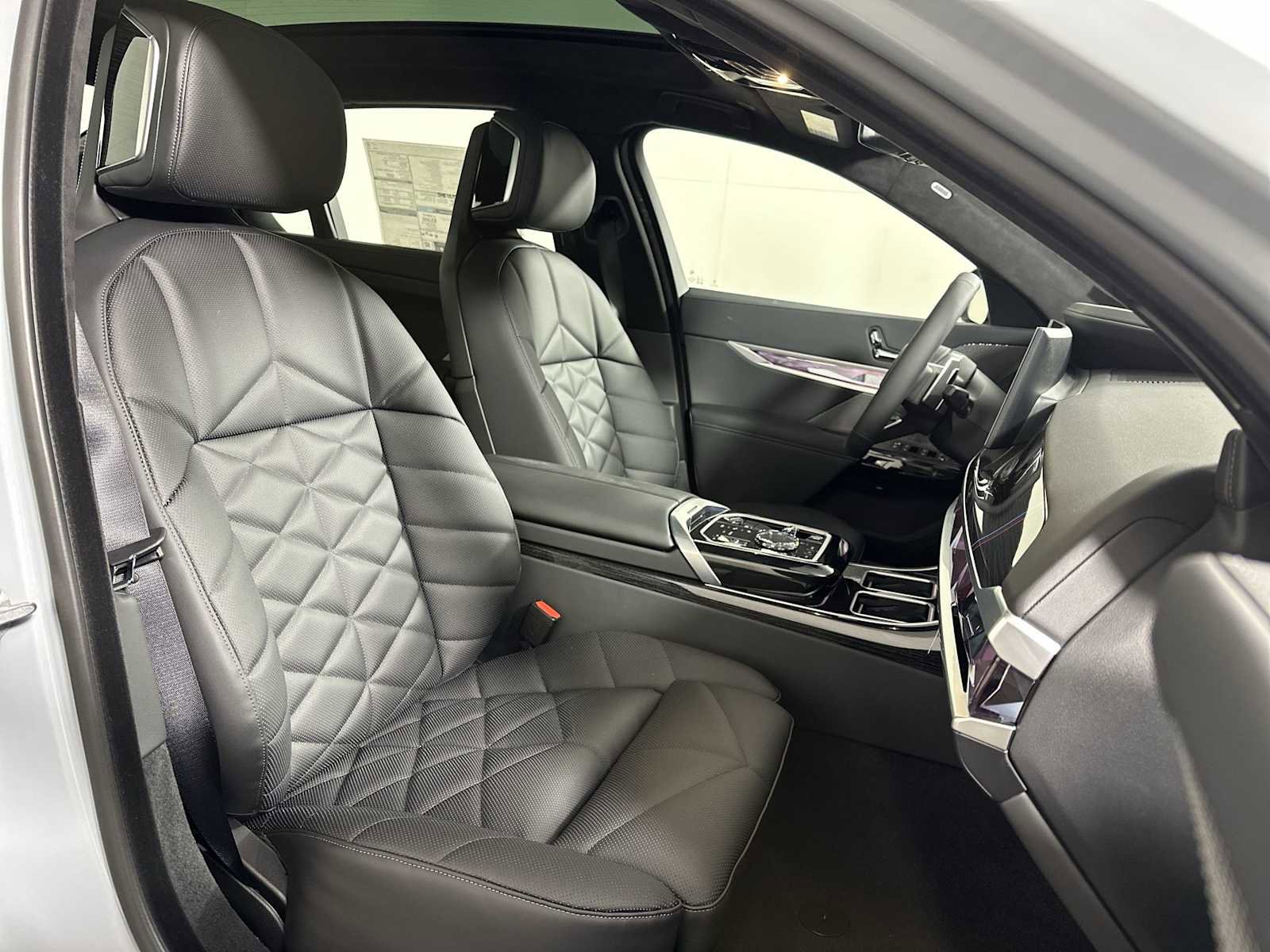 New 2026 BMW 740i xDrive w/ Premium Package image 21