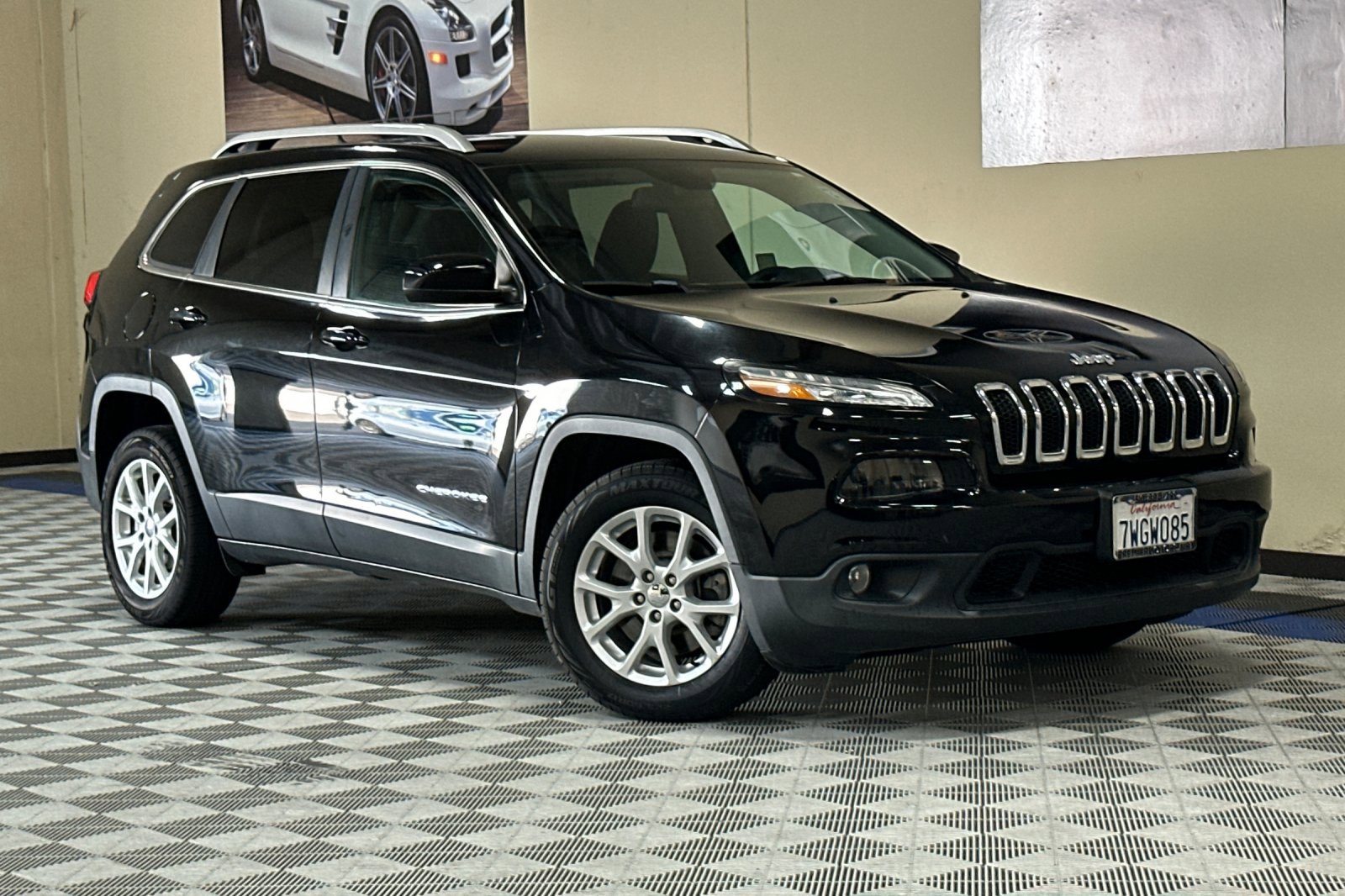 Used 2017 Jeep Cherokee Latitude image 2