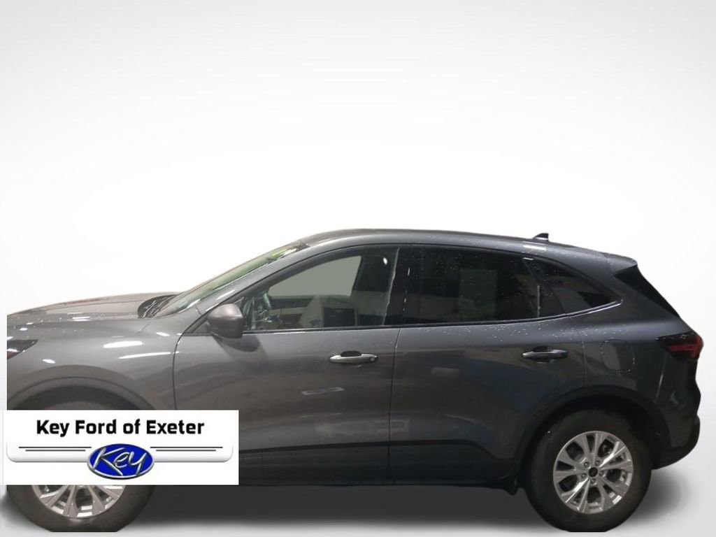 Used 2025 Ford Escape Active w/ Cold Weather Package image 8