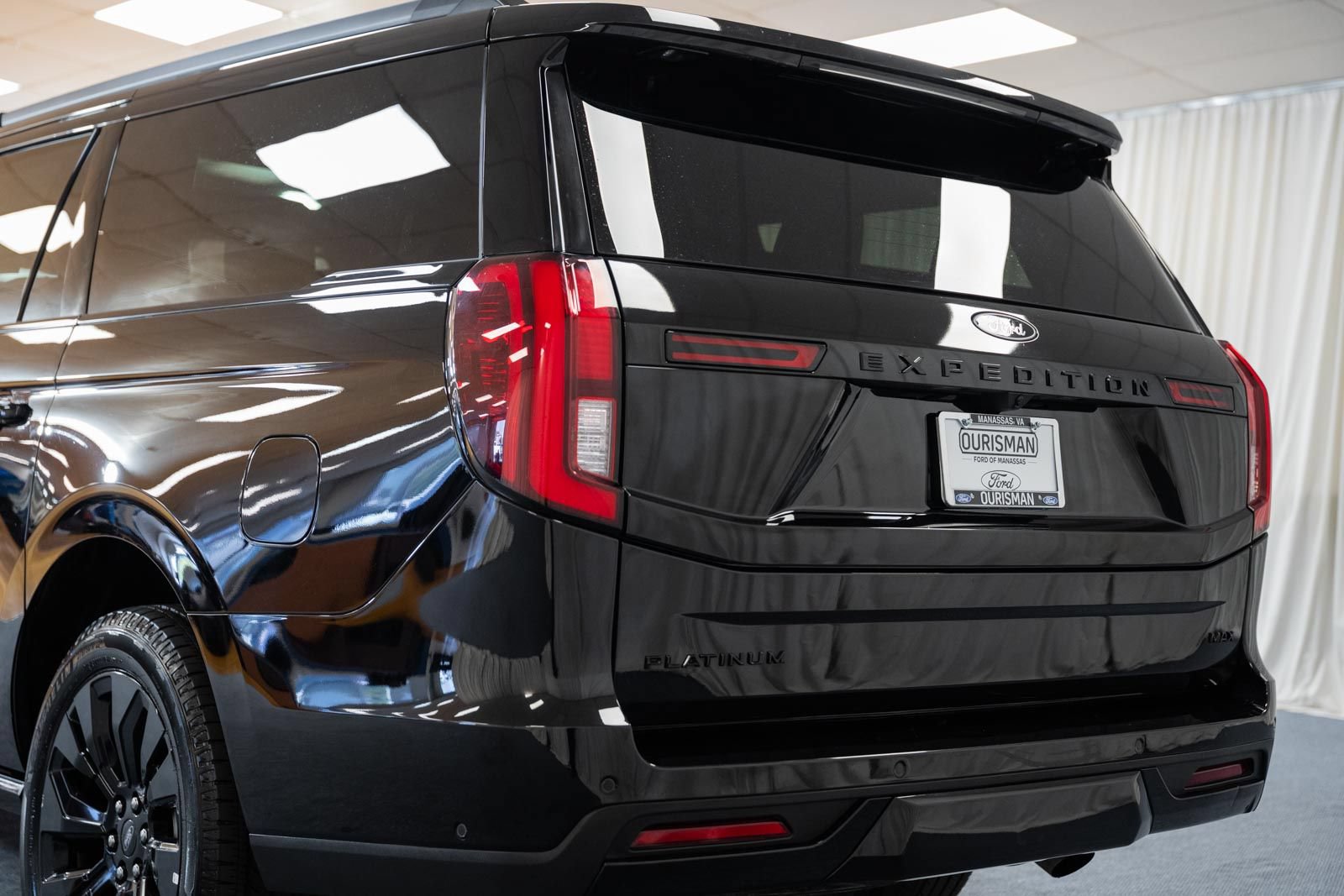 Certified 2025 Ford Expedition Max Platinum w/ Stealth Appearance Package AWD/4WD image 6