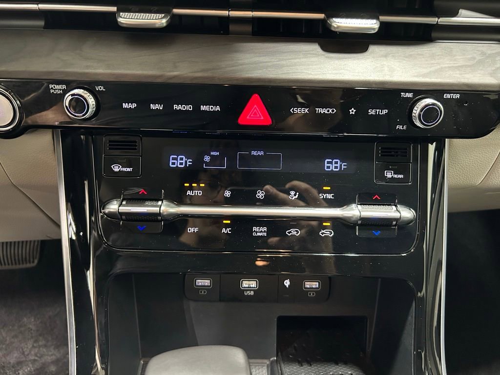 Used 2024 Kia Carnival EX FWD image 25