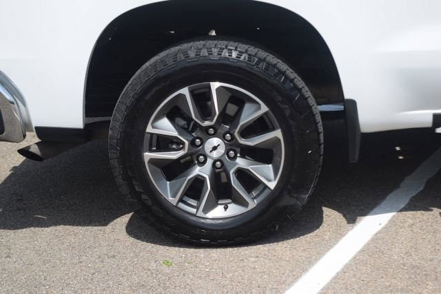 Used 2022 Chevrolet Silverado 1500 LT AWD/4WD image 3