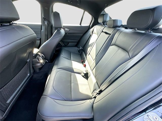 Used 2023 Alfa Romeo Giulia Sprint image 22