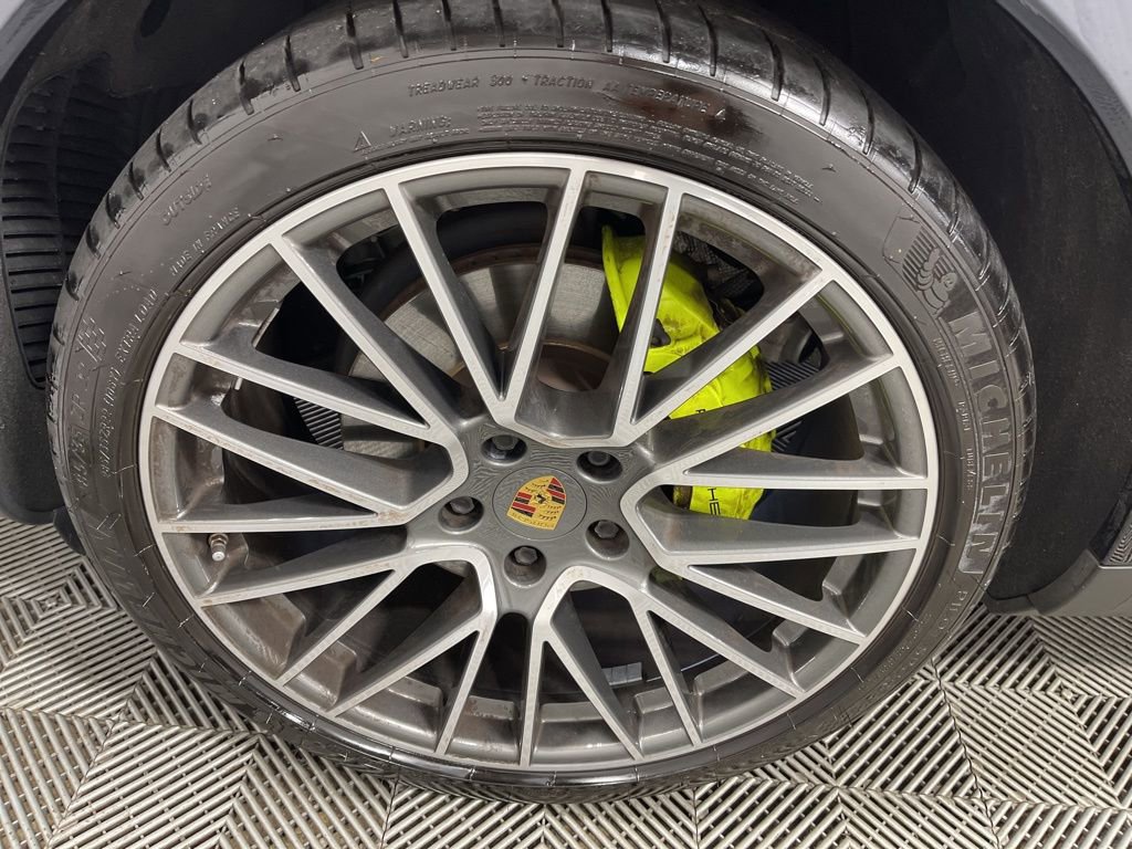 Used 2022 Porsche Cayenne E-Hybrid Coupe image 35