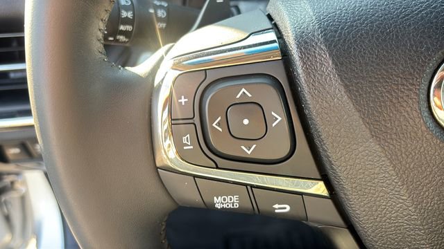 Used 2015 Toyota Avalon Limited image 16