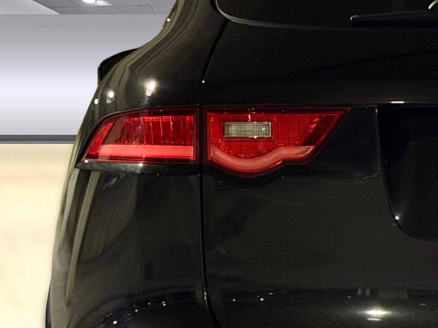 Used 2019 Jaguar F-PACE S AWD/4WD image 13
