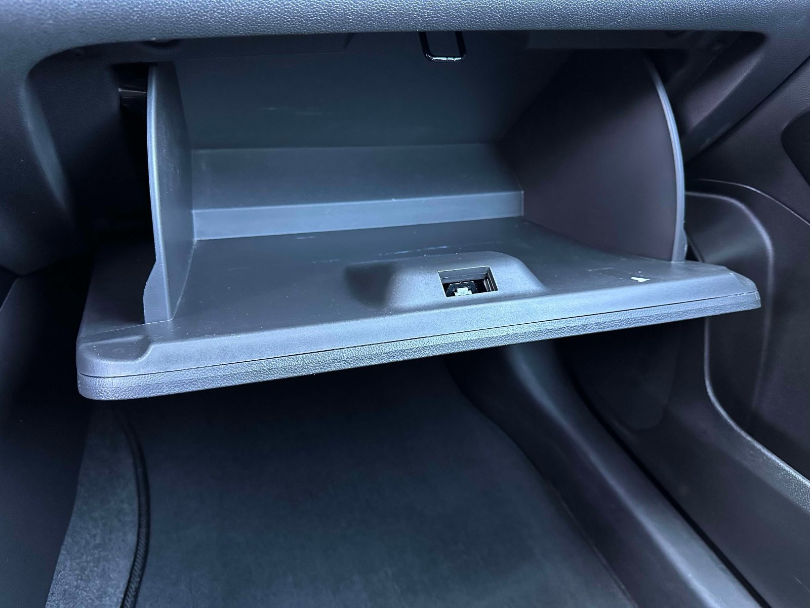 Certified 2024 Chevrolet Trax RS w/ Sunroof Package image 35