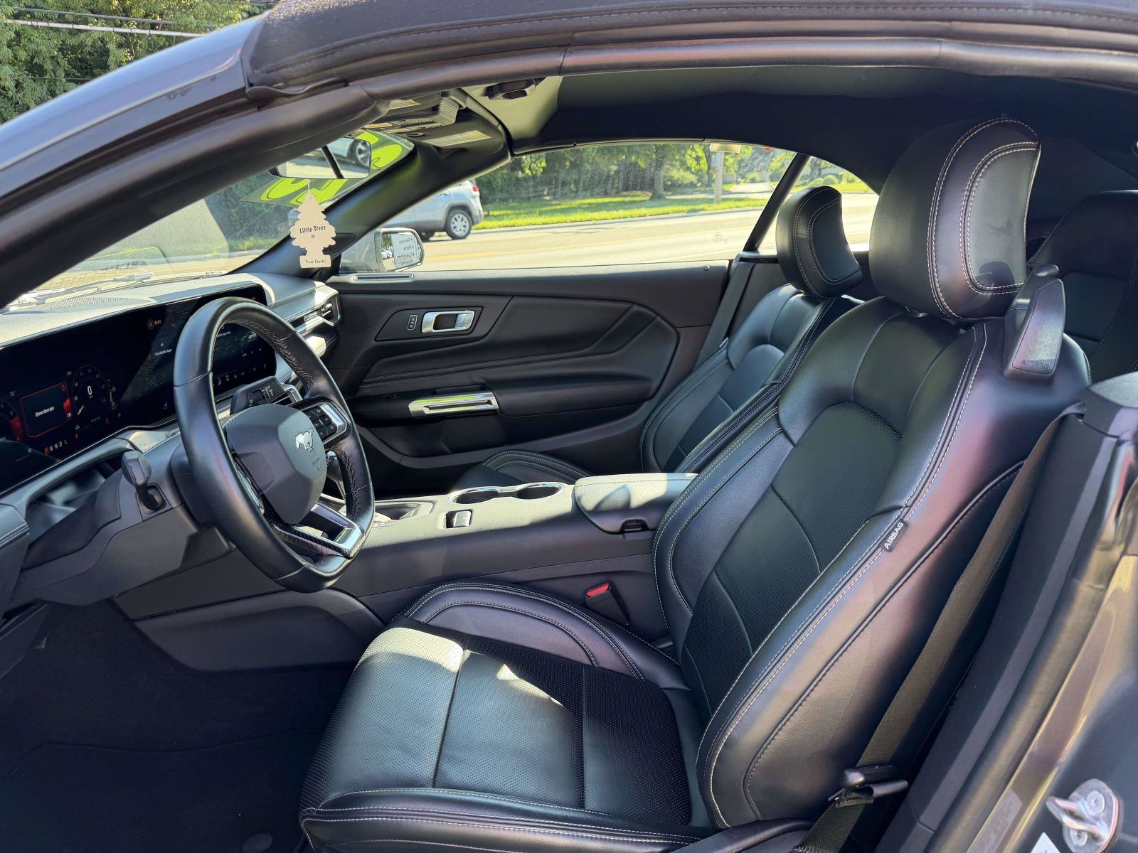 Used 2025 Ford Mustang Premium RWD image 9