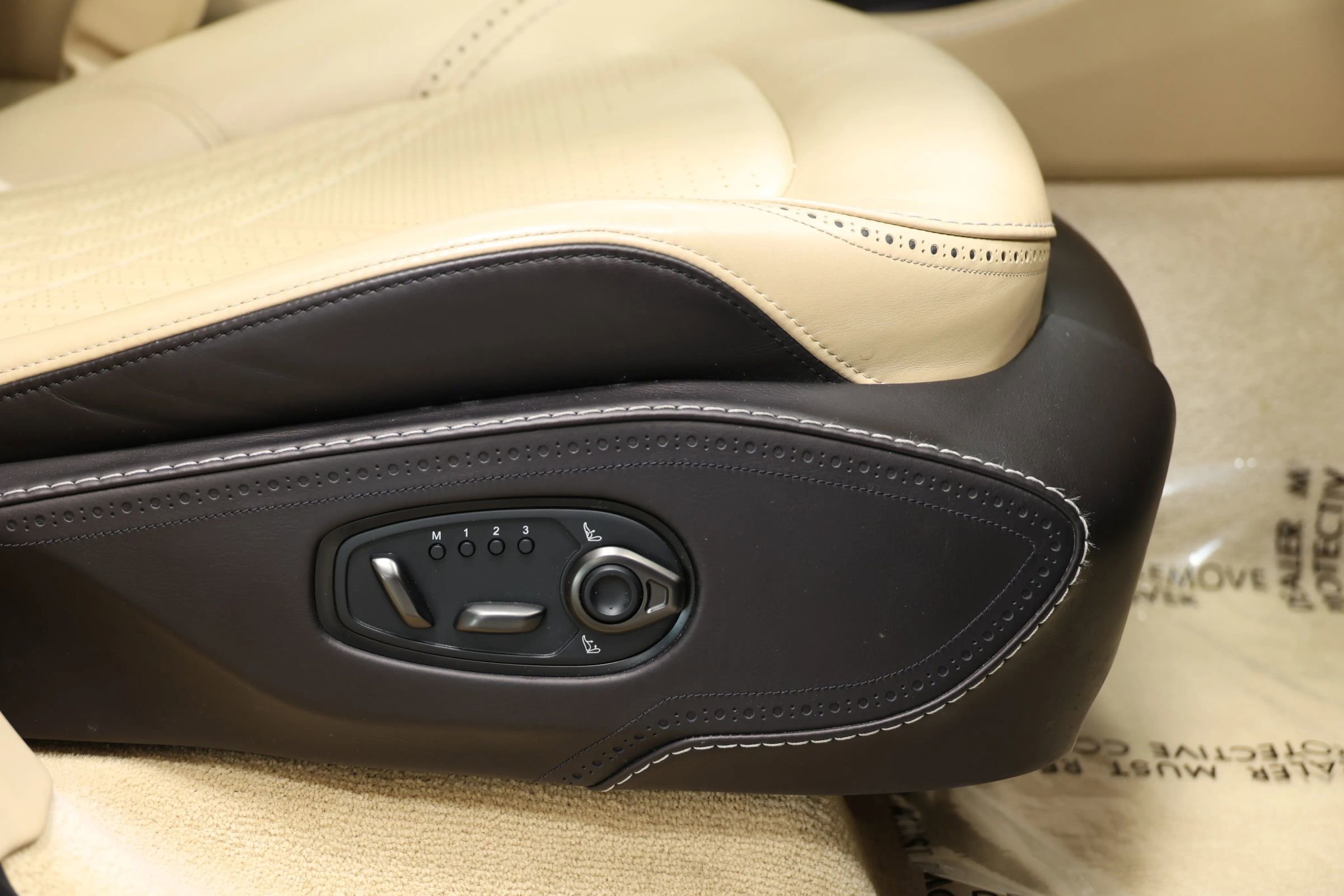 Used 2021 Aston Martin DBX image 90