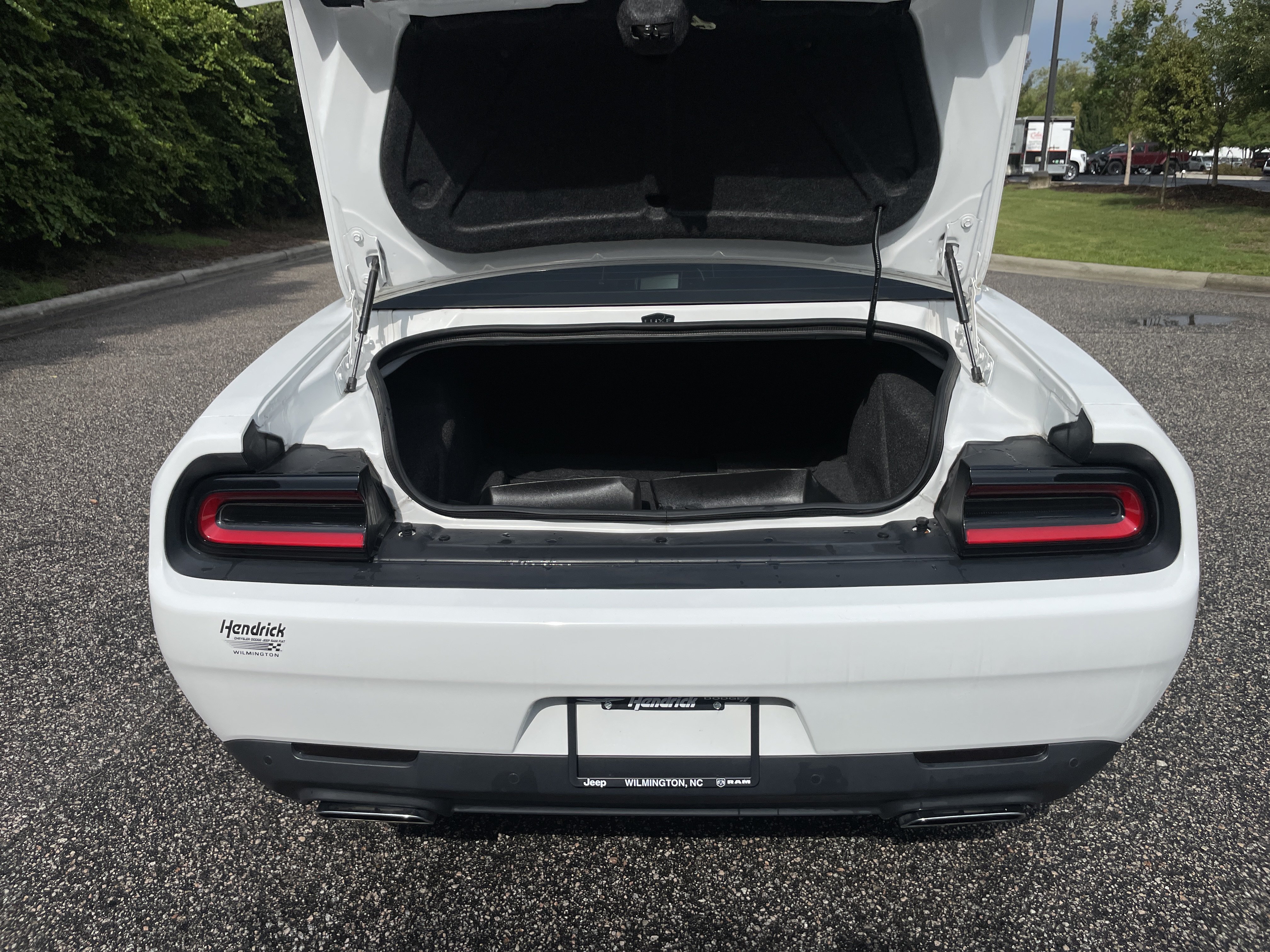 Used 2016 Dodge Challenger SRT w/ Technology Group RWD image 31