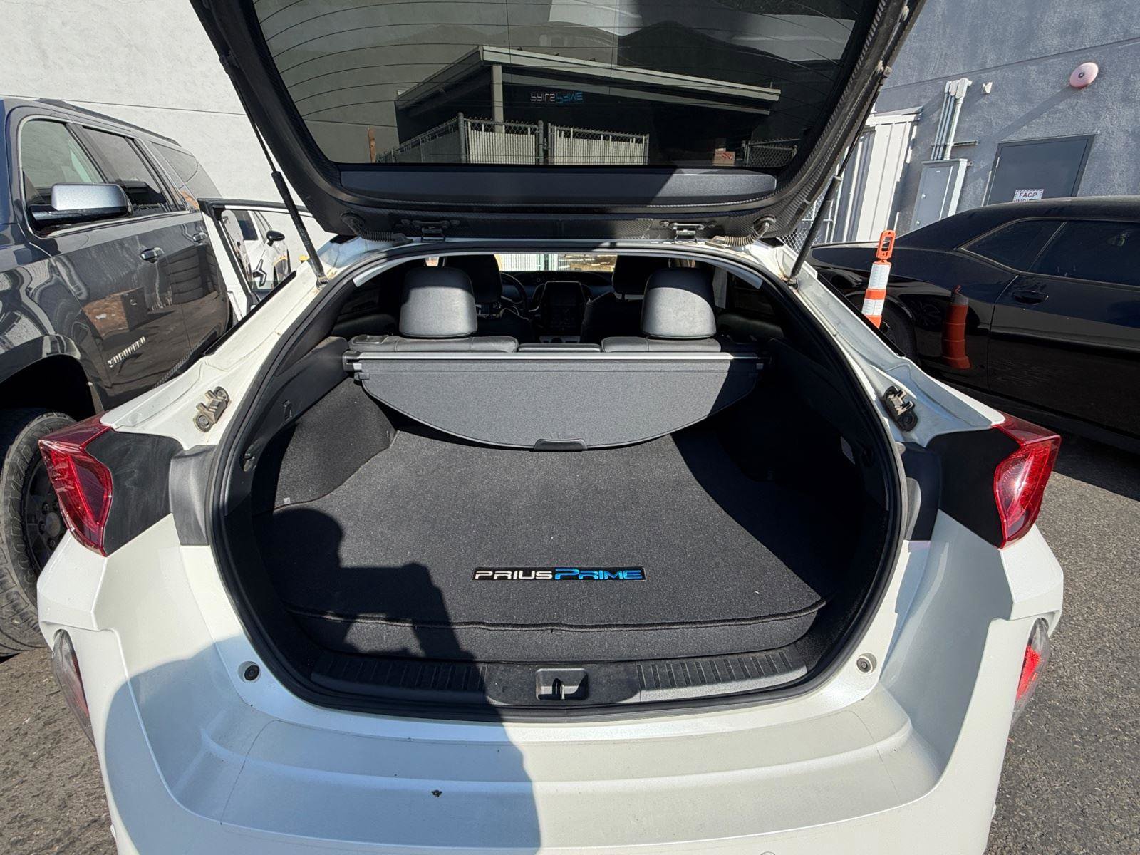 Used 2017 Toyota Prius Prime Advanced w/ Carpet Mat Package FWD image 29