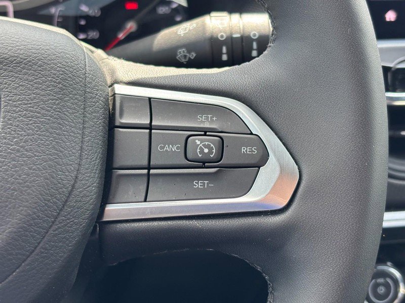 Used 2025 Jeep Compass Latitude w/ Altitude Special Edition AWD/4WD image 18
