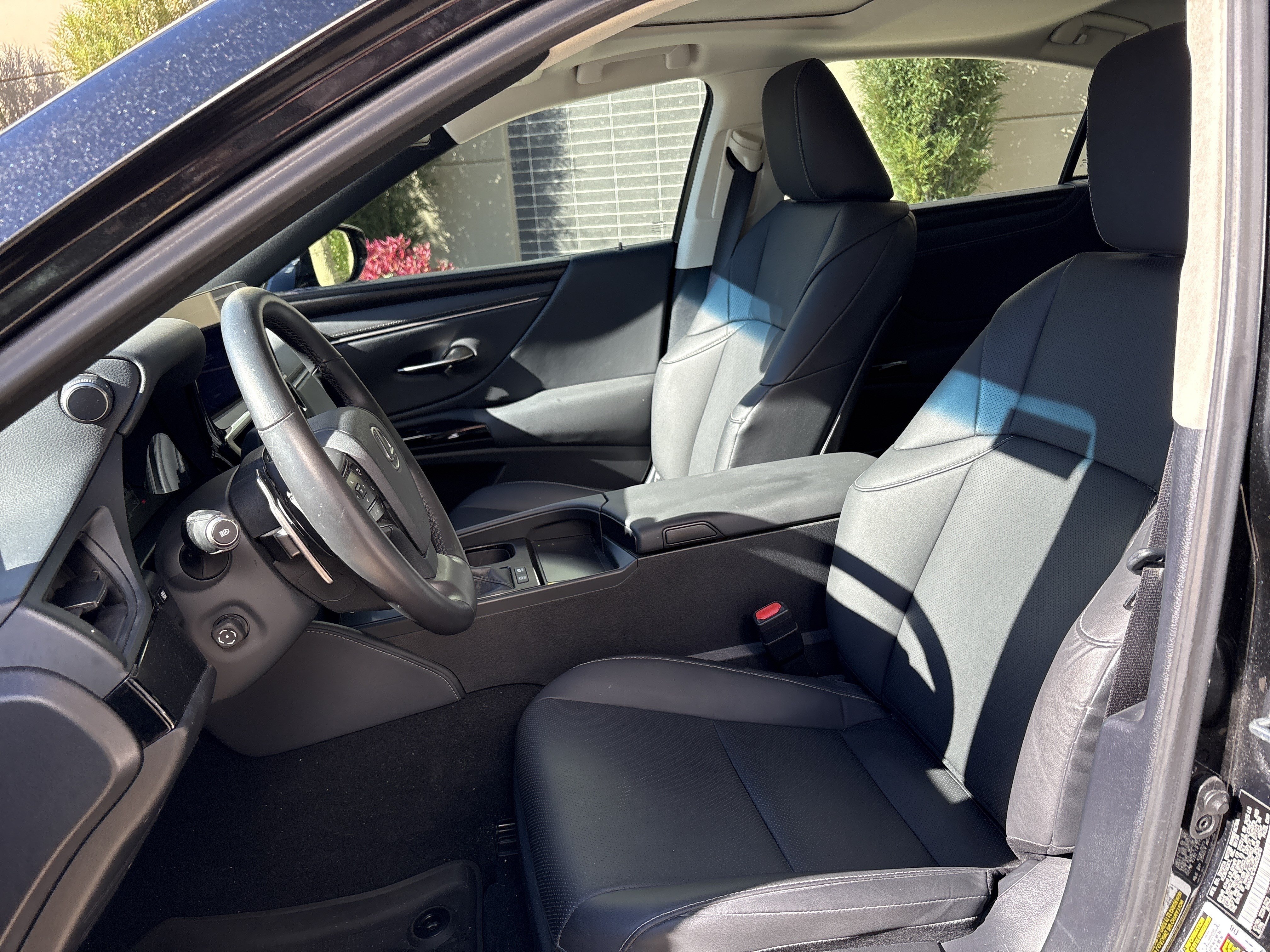 Used 2025 Lexus ES 300h w/ Premium Package FWD image 16