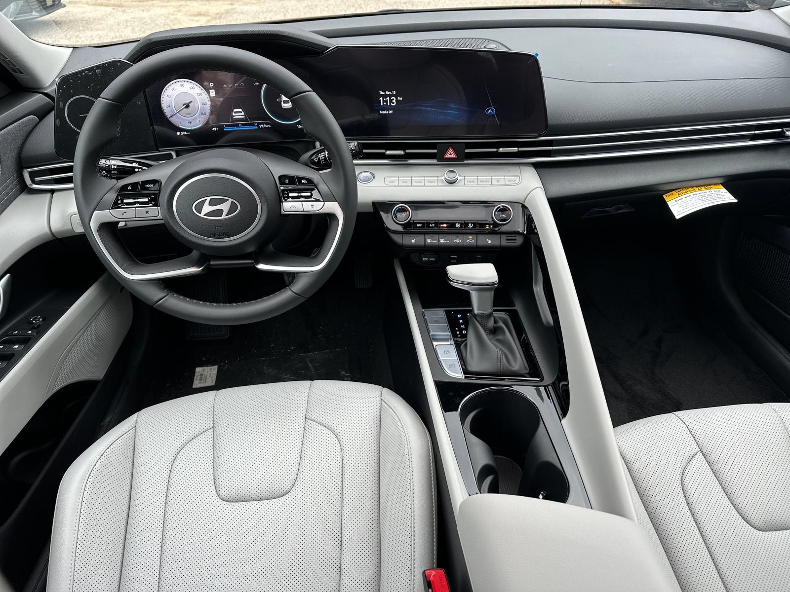 New 2025 Hyundai Elantra Limited FWD image 15
